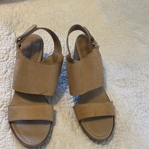 Sophia Milano sandals . Beige leather . Size 8.5